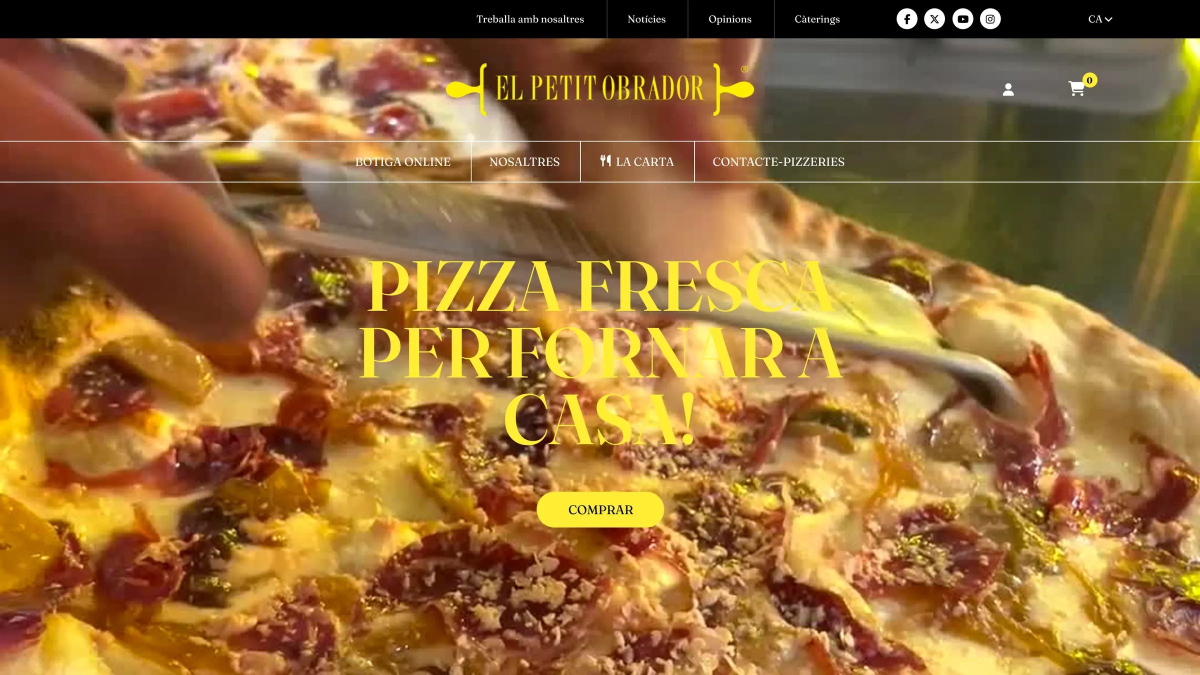 The El Petit Obrador home page: "Pizza fresca per fornar a casa!" in yellow over a close-up of a pizza