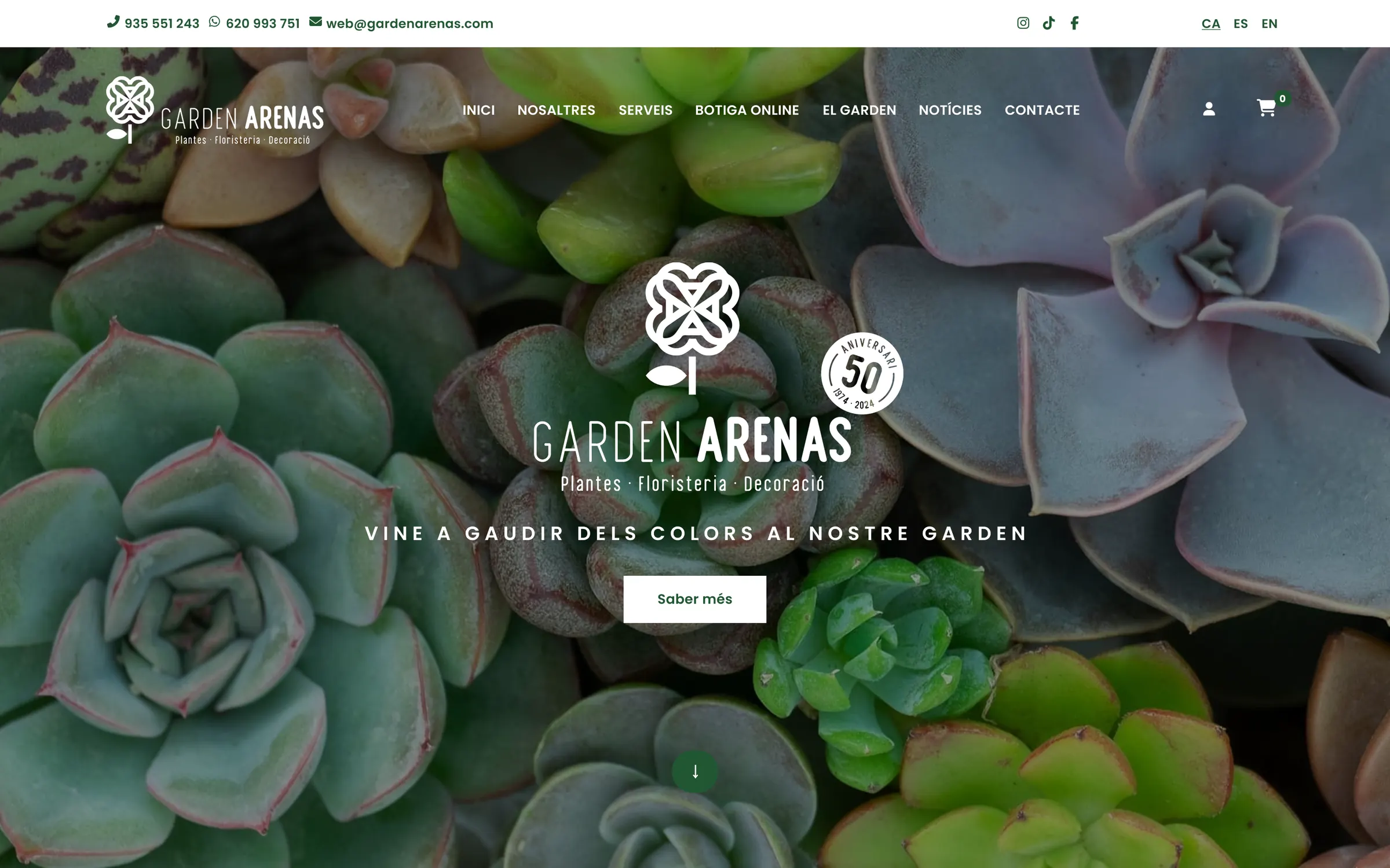 The Garden Arenas home page: the logo and "Vine a gaudir dels colors al nostre Garden" over a close-up of succulents